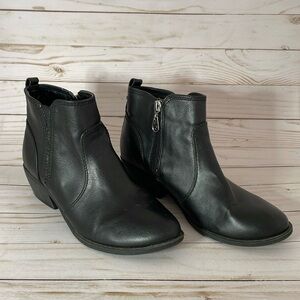 G by Guess Black Ankle Zip Boots Size 7 1/2-see pictures for imperfections
